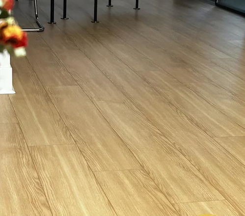 越來越多人不裝 木地板 了 建議學年輕人的做法,美觀無甲醛